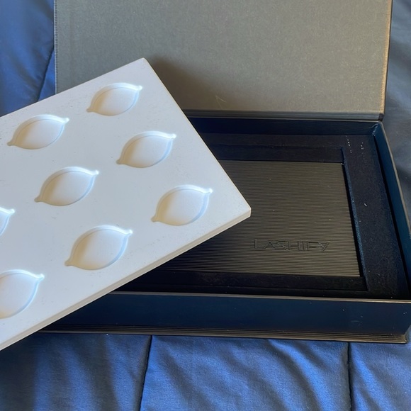 Lashify Control Kit & Storage Box - Picture 5 of 6